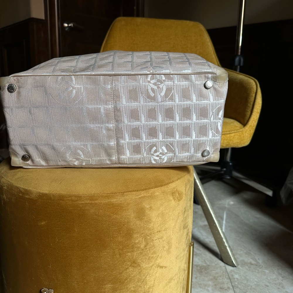 Authentic Chanel med. tote bag.